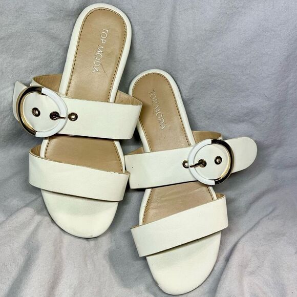 TOP MODA ADNEY WHITE STRAP GOLD BUCKLE FLAT SANDALS 6 - Picture 1 of 4